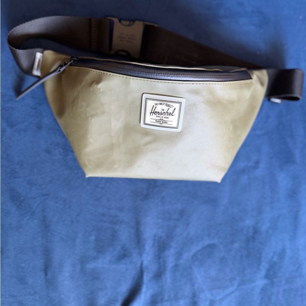 Herschel Olive Green Men's Waist Pack with Black Trim - Picture 6 of 7